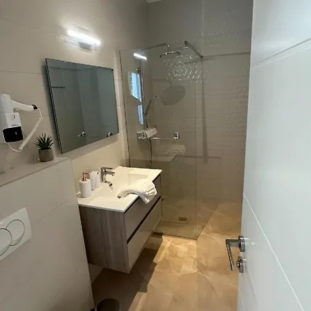 Modern With Swimming Pool And Wellness Villa *