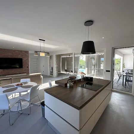 Villa Modern With Swimming Pool And Wellness *
