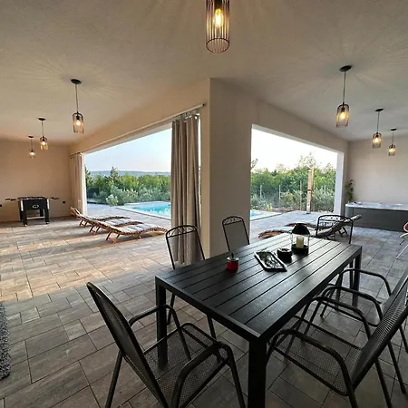 Villa Modern With Swimming Pool And Wellness Seline