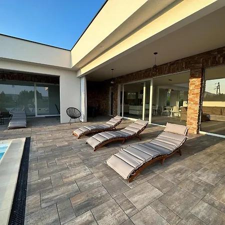 Villa Modern With Swimming Pool And Wellness
