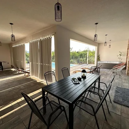 Villa Modern With Swimming Pool And Wellness *